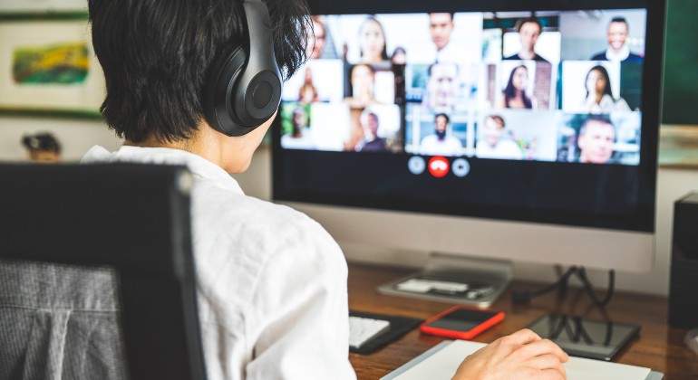 Estrategias claves de trabajo en equipo para mantener la productividad desde casa.