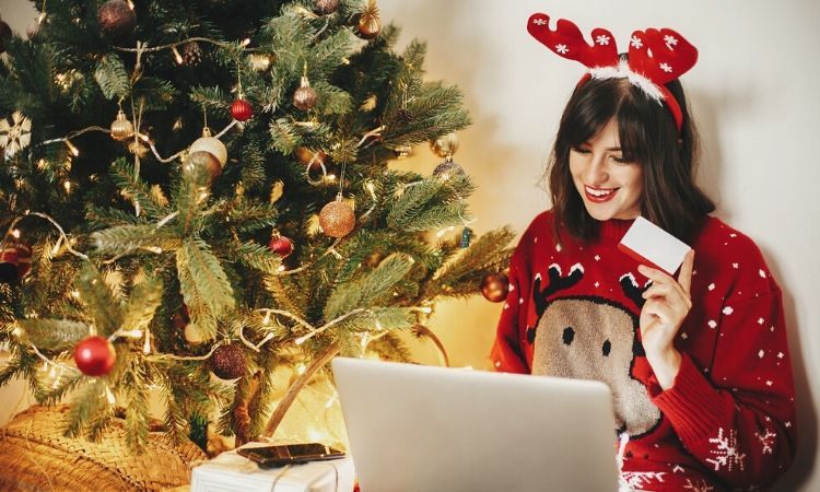 Cómo debes preparar tu negocio para las compras navideñas online.